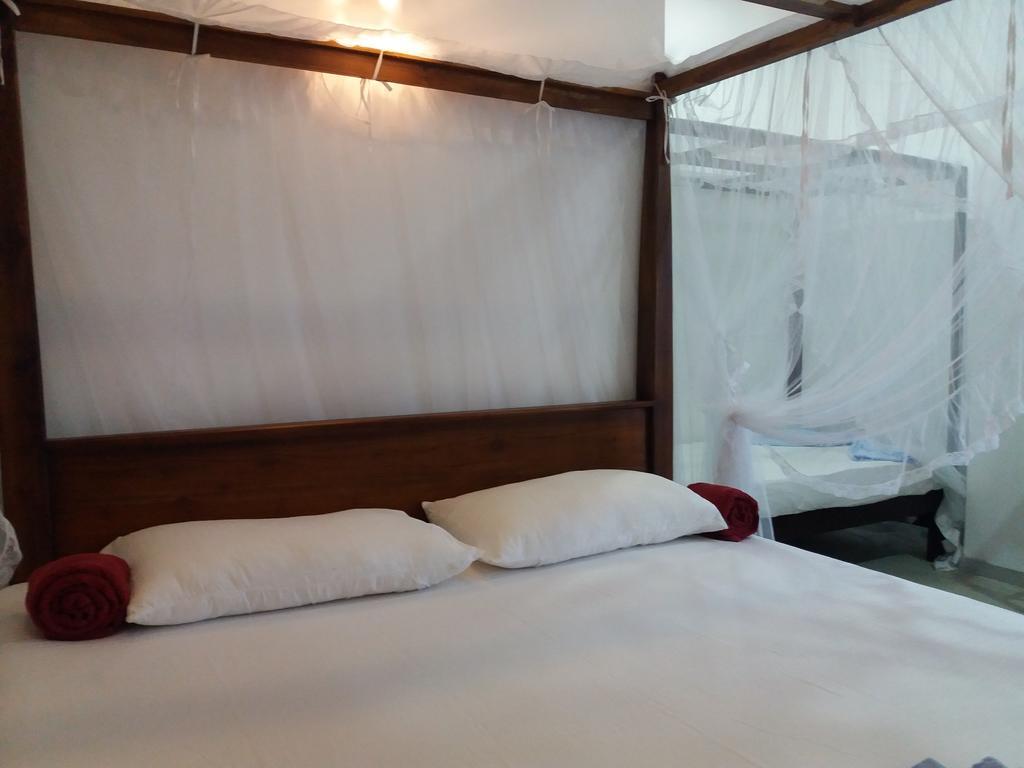 Peacock Wings Guest Hotel Мириса Екстериор снимка