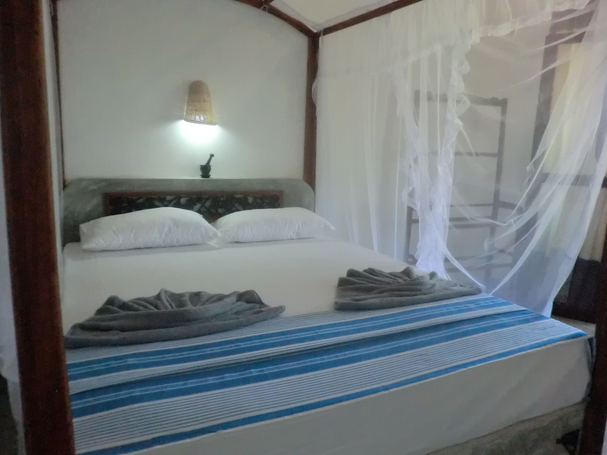 Peacock Wings Guest Hotel Мириса Екстериор снимка