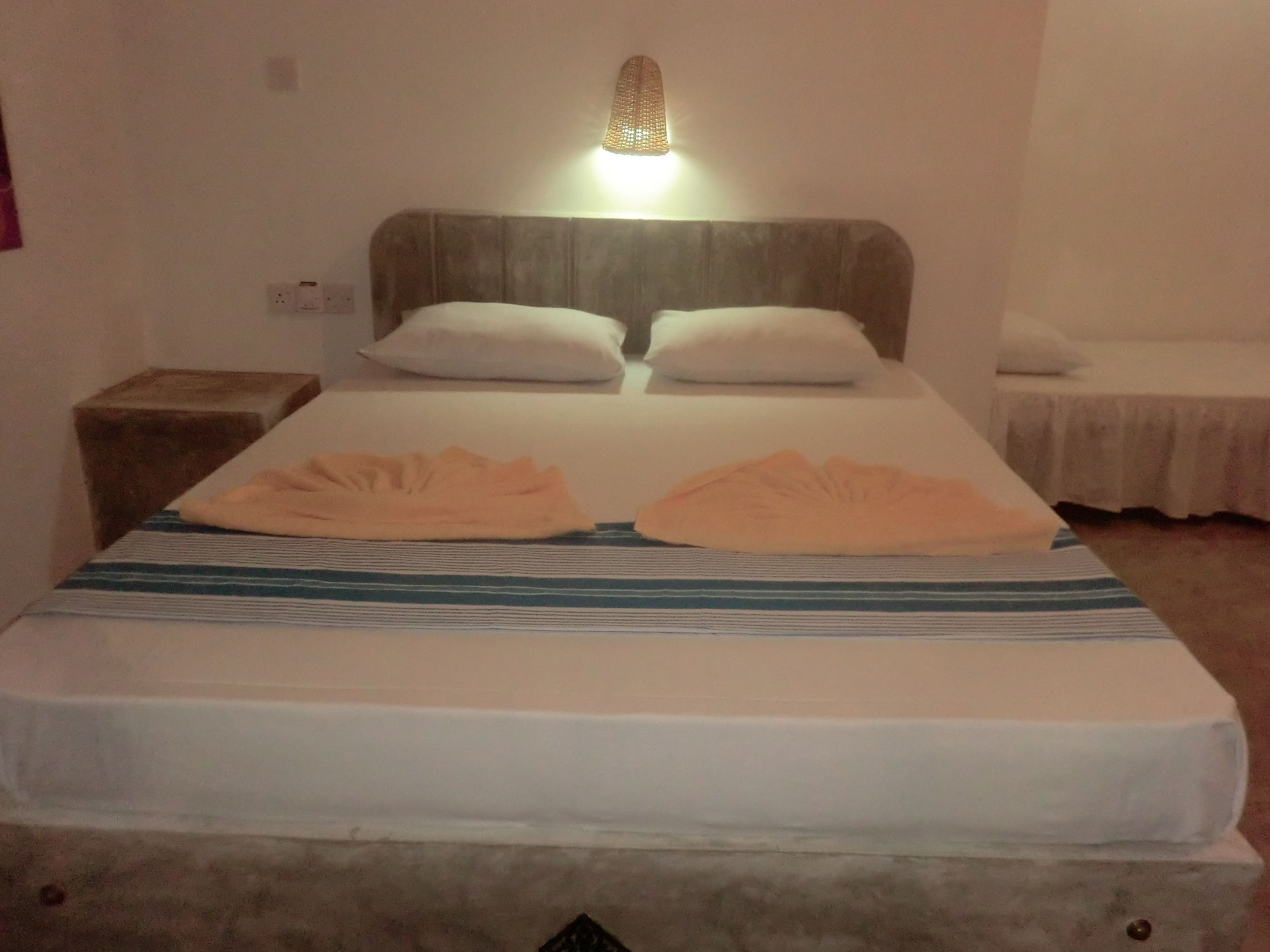 Peacock Wings Guest Hotel Мириса Екстериор снимка